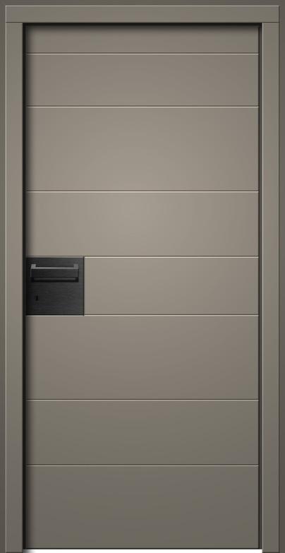 Eine graue moderne Tür mit horizontalen Linien und schwarzen Griff.