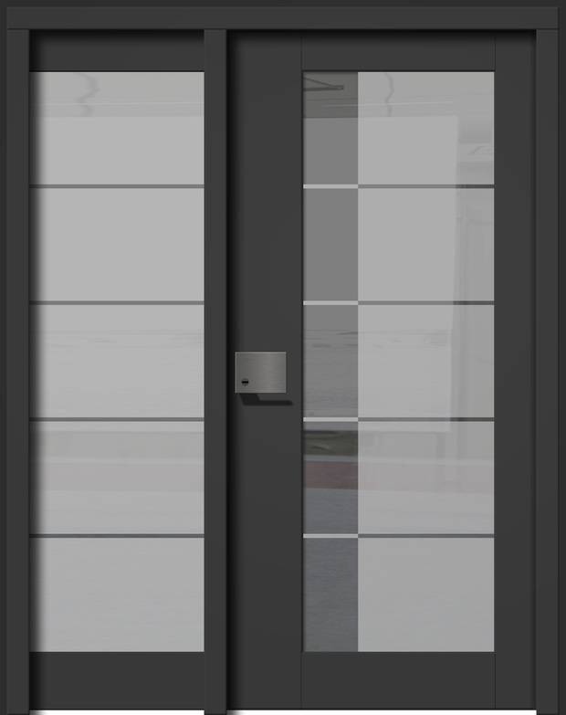 Grau-schwarze zweiflügelige Tür mit quadratischem Schließmechanismus in der Mitte.