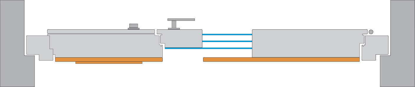 Graue industrielle Maschine mit blauen Leitungen und orangen Basisteilen.